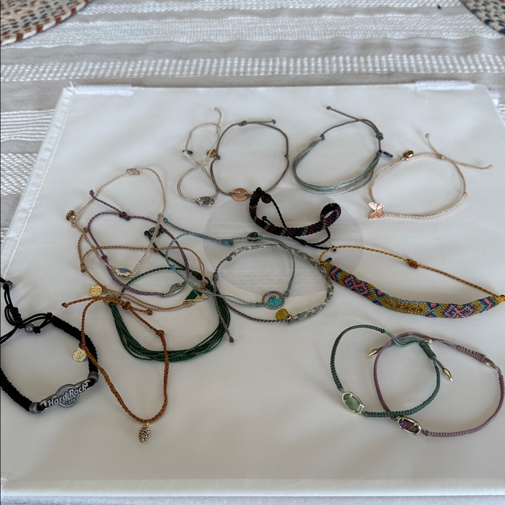 Pura vida bracelets (13) Kendra Scott (2) Hard Rock cafe (1)